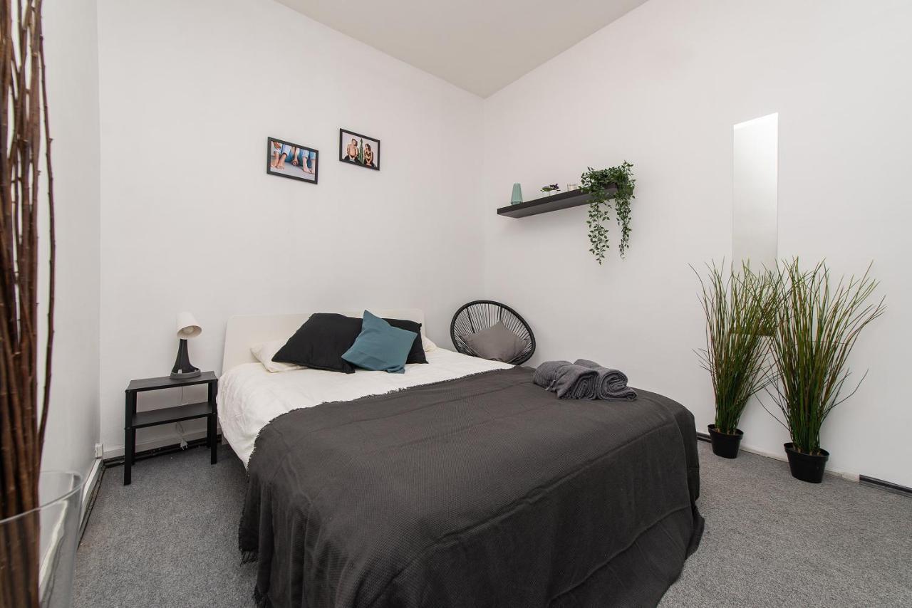 Albergue The House Black